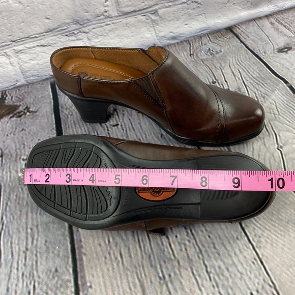 NWT: EARTH SPIRIT CLASSICS Brown Leather Mules - Picture 9 of 17